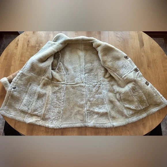 Men's Shearling Sheepskin Coat. Vintage Marlboro Man. Tan/Cream. Size XL - Picture 10 of 16